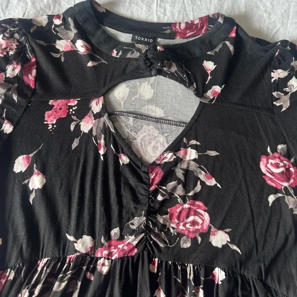 Torrid Black Top with Pink and White Floral Pattern - Picture 3 of 5